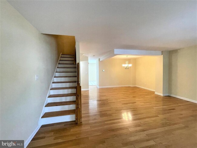 Building Photo - 210 William Livingston Ct