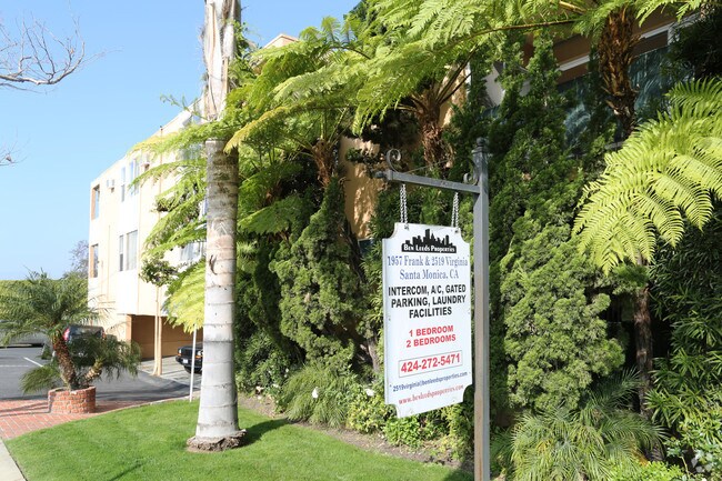 Building Photo - Del Rey Apartments