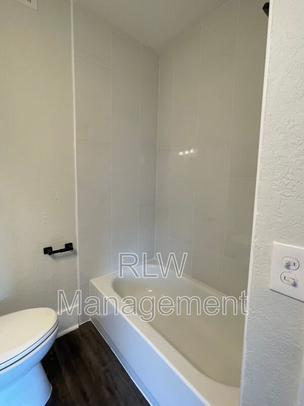 Building Photo - 11 N Central Ave