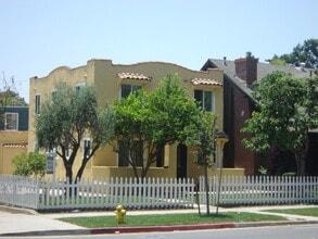 Building Photo - 1250 E Villa St