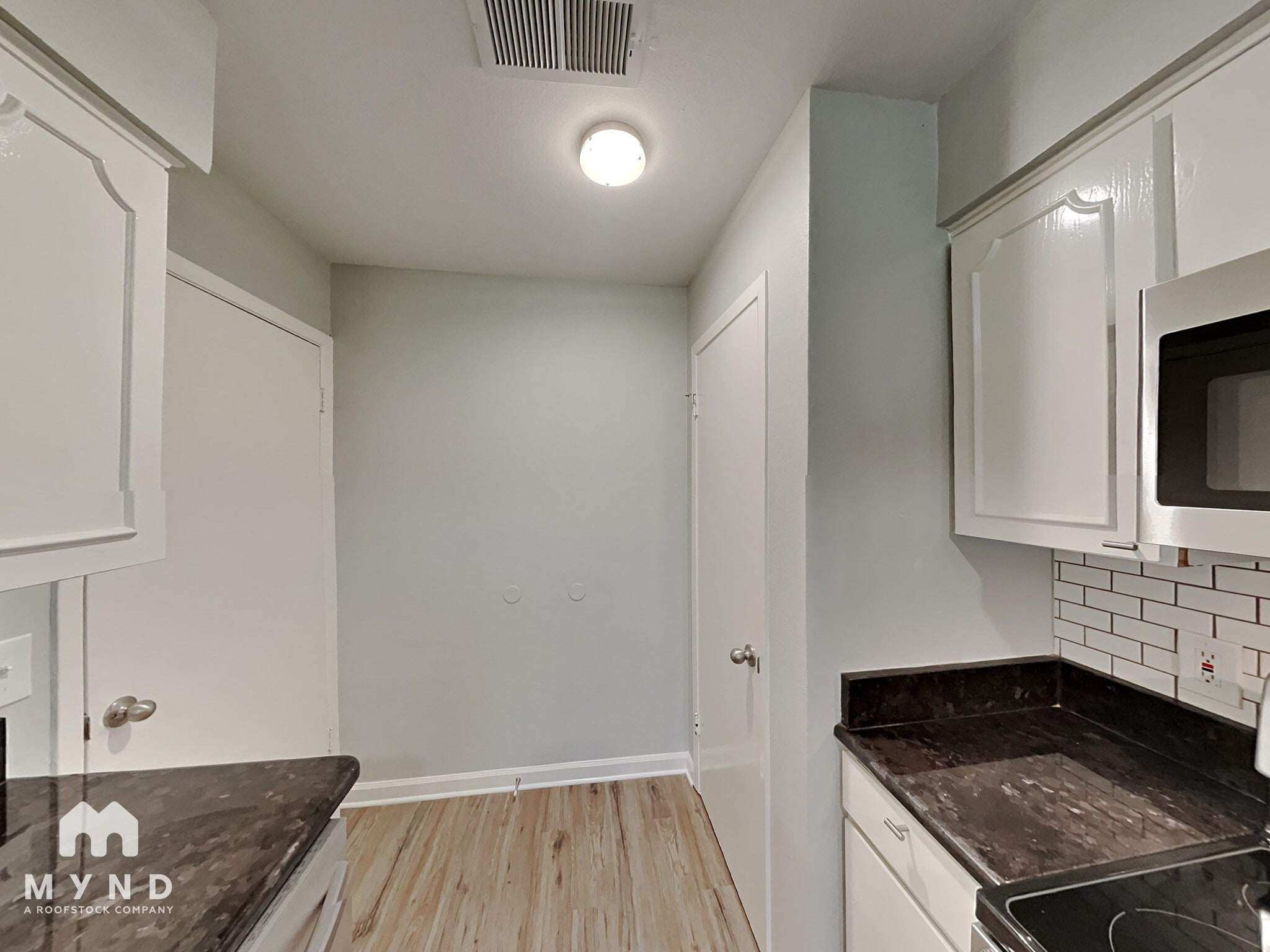 Building Photo - 14839 Greenvalley Dr