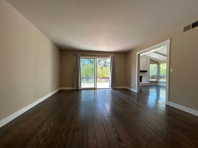 Building Photo - Recently Remodeled Single-Story 3/2 Gem in...
