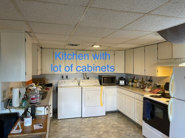 Building Photo - 1300 NE Williams St