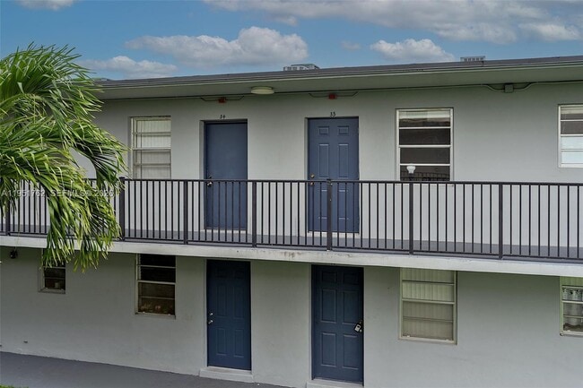 Building Photo - 4300 SW 67th Ave