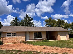 Building Photo - 3 Bed 1.5 Bath Rental Home in Prue - Move-in Ready