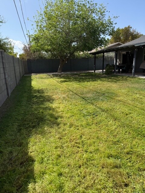 Building Photo - 8425 E Bonita Dr