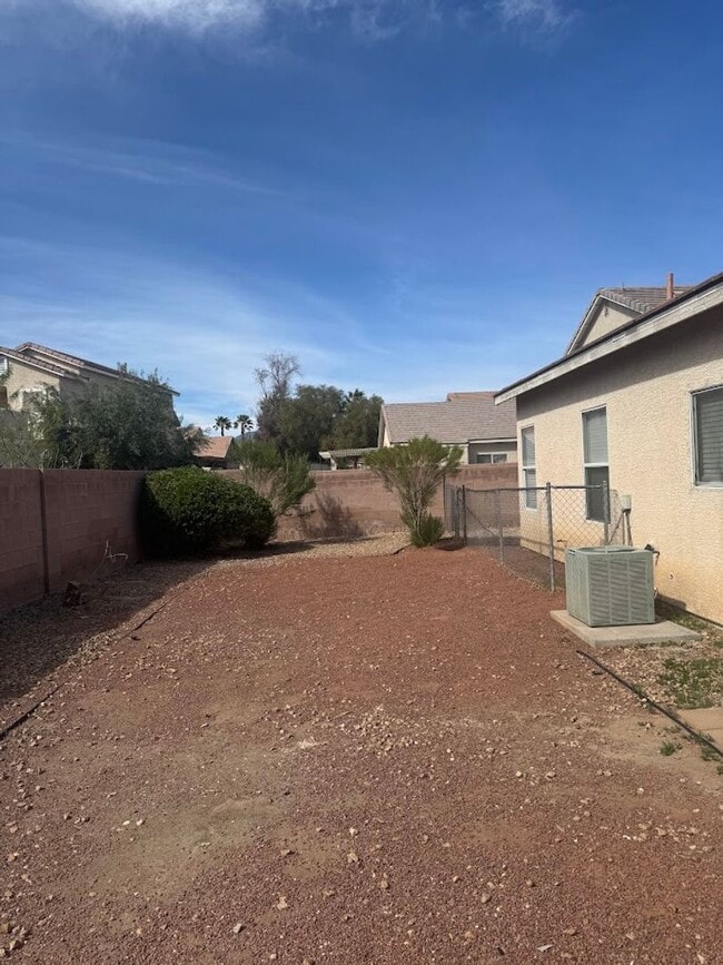 Building Photo - 6005 Highland Gardens Dr