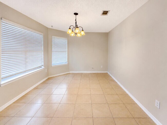 Building Photo - 2722 Shalimar Dr