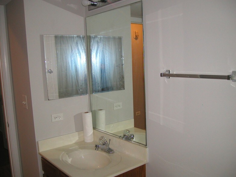 Building Photo - 2211 Waterleaf Ct