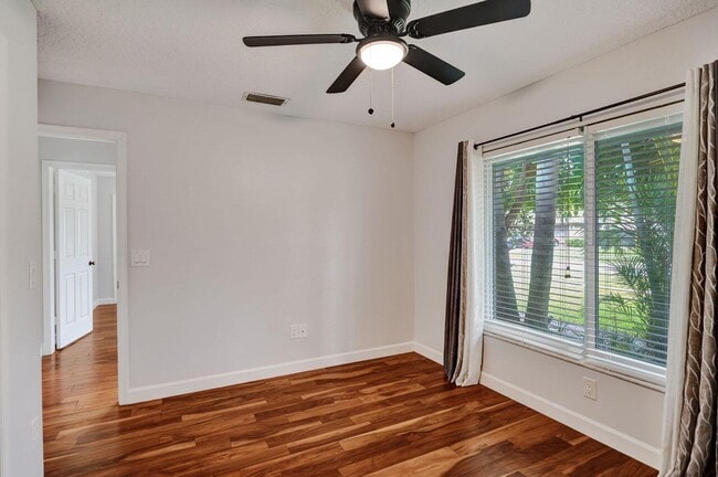 Building Photo - 1283 Barnstaple Cir