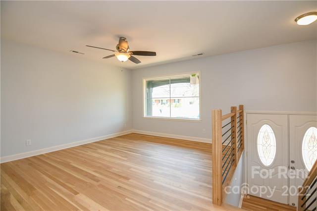 Building Photo - 9025 Longview Dr