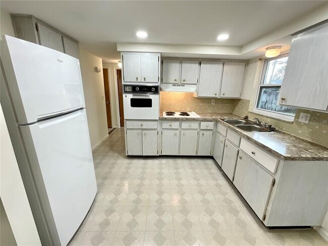 Building Photo - 4810 Flora Ave