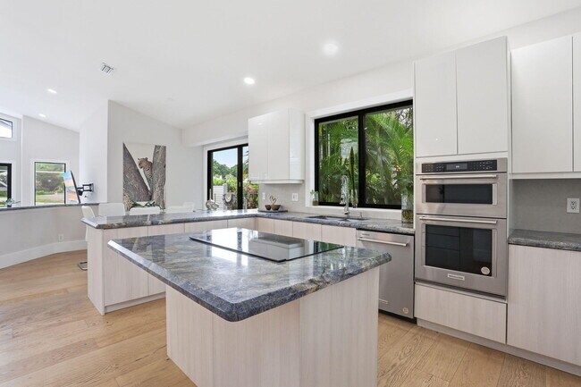 Building Photo - 11180 Isle Brook Ct