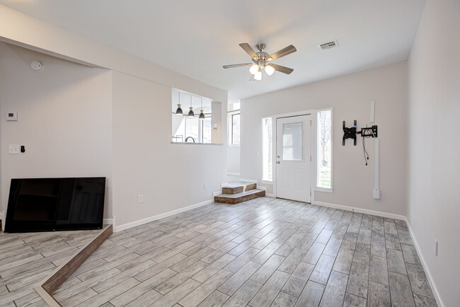 Building Photo - 608 E Eufaula St