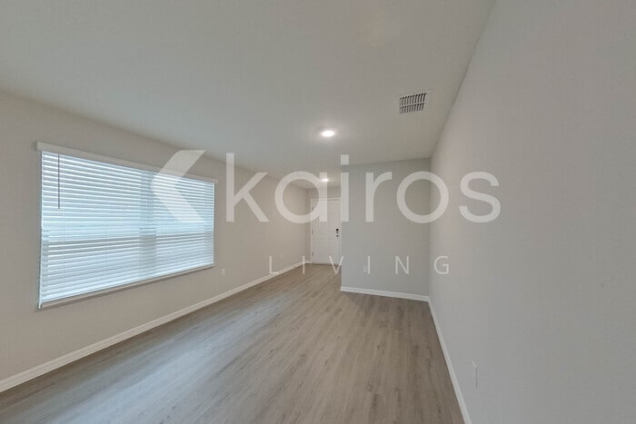 Building Photo - 8710 SW 44th Ct