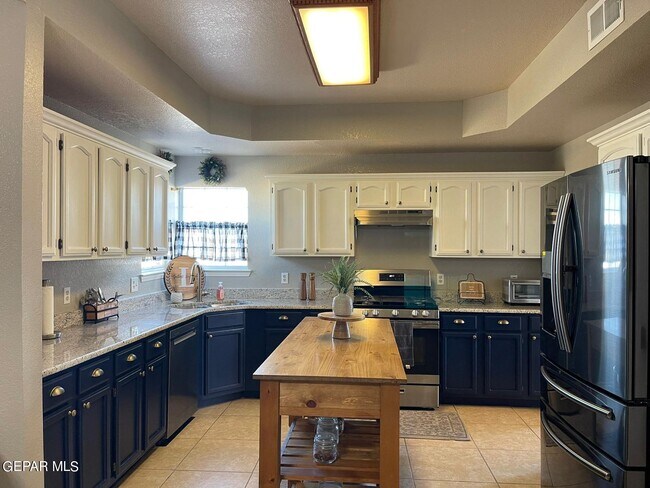 Building Photo - 7401 Plaza Taurina Dr