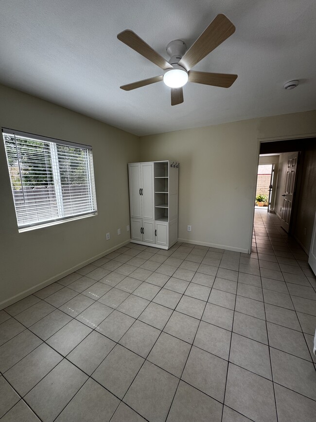 Building Photo - 5527 Bolivar St