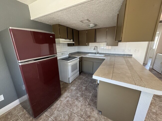 Building Photo - "Cozy 2-Bedroom Haven in North Las Vegas – 810 Sq Ft of Comfort on Harvard St!"