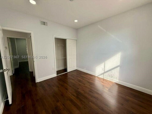 Building Photo - 922 NW 134th Ave