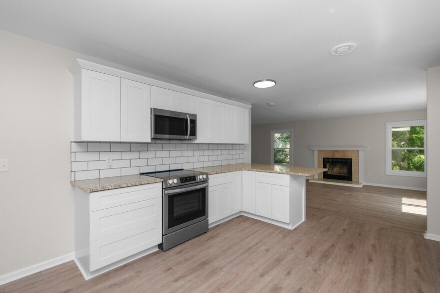 Building Photo - 1511 Fall Creek Ln