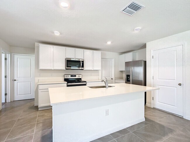 Building Photo - Pet-Friendly 5BR Home in Ocala | Spacious Living in Ocala Crossings South