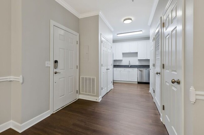 Building Photo - 116 31st Ave N