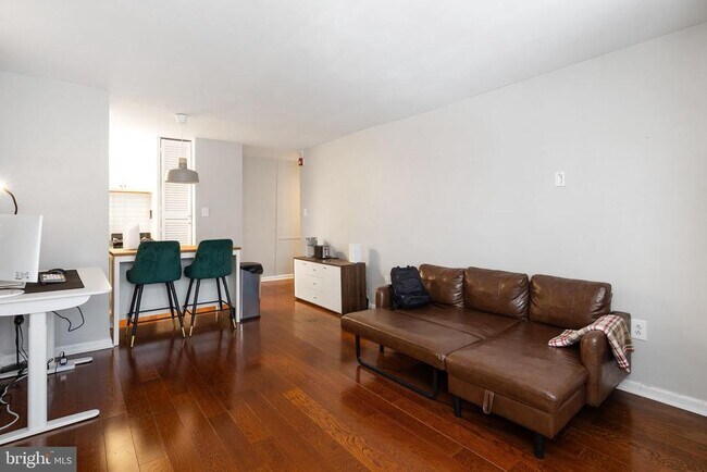 Building Photo - 2101 Chestnut St