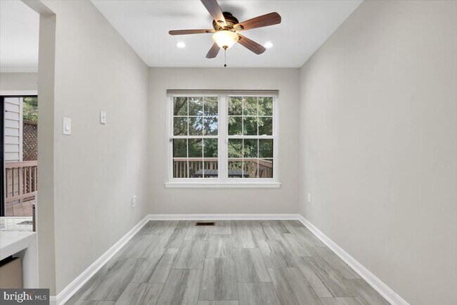 Building Photo - 8605 Western Oak Dr