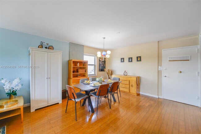 Building Photo - 401 Golden Isles Dr