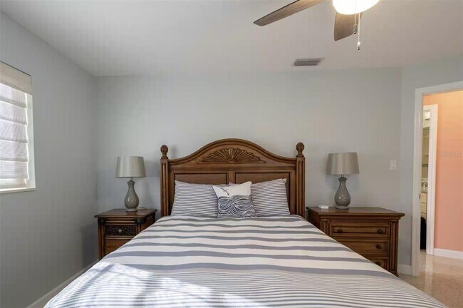 Building Photo - 378 Westwinds Dr