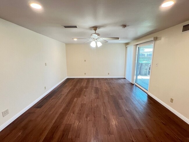 Building Photo - Adorable and Recently Upgraded 4 Bedroom P...