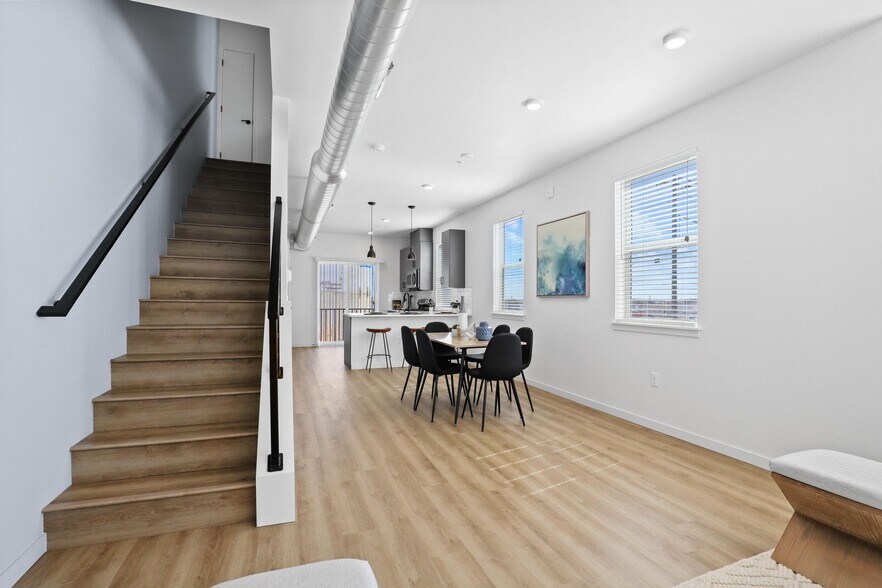 Building Photo - 210 Emery St