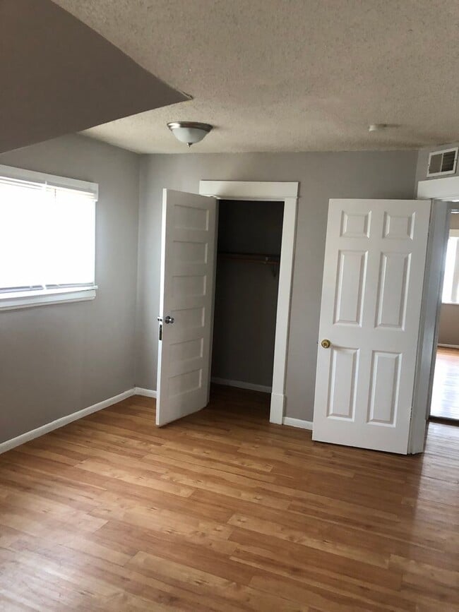 Building Photo - Cozy 3 bedroom house available