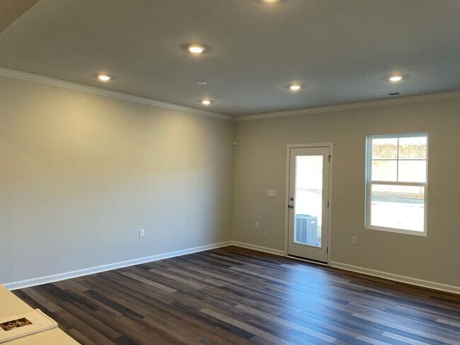 Building Photo - **OFFERING REFUNDABLE APPLICATION FEES** Stunning Newly Built 3BD, 2.5BA Raleigh Townhome in an H...