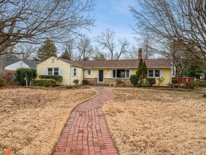 Building Photo - Easy one level living on a 1/3 acre corner lot!