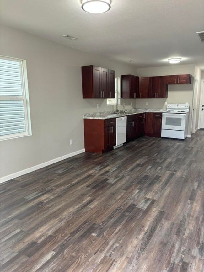 Building Photo - Charming & Remodeled Near Historic C-Street!