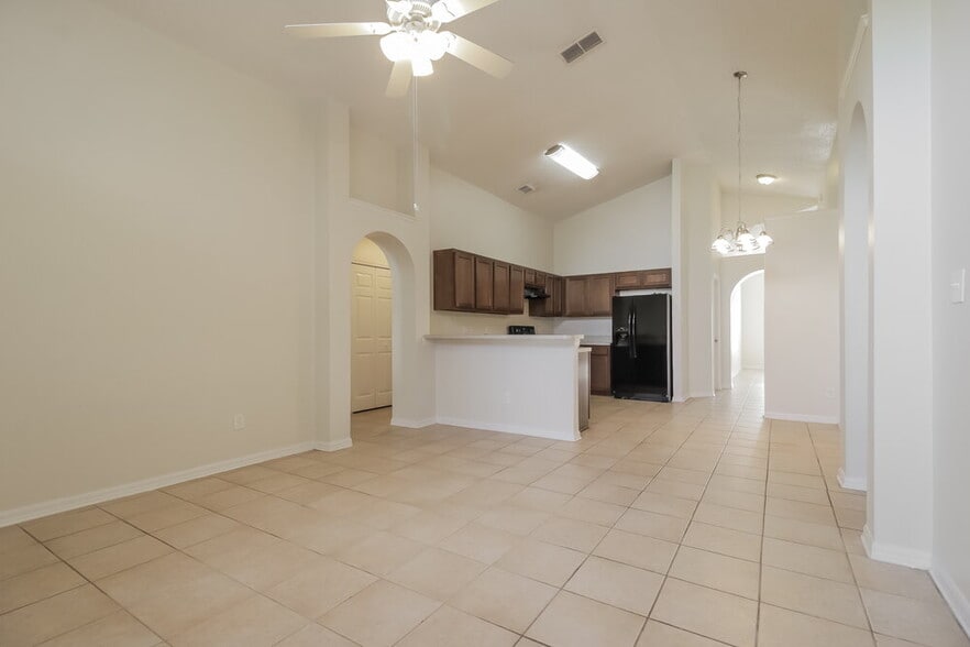 Building Photo - 911 Brightview Dr