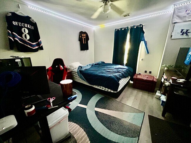 Building Photo - 5 Bedrooms for 2026-27 School Year