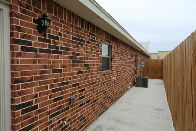 Building Photo - 4618 N Ebony St