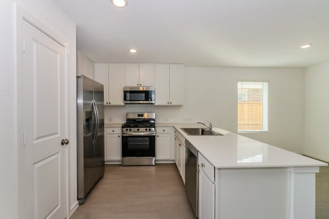 Building Photo - 16726 Old Wagon Wy