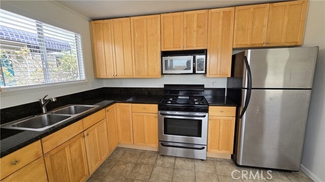 Building Photo - 814 N Lucia Ave