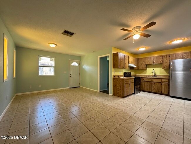 Building Photo - 1561 Sunset Ln