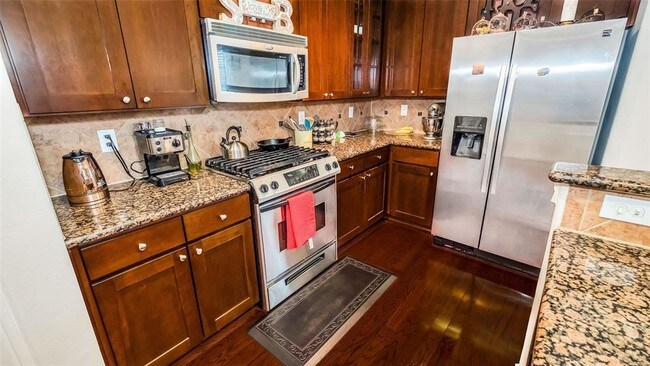 Building Photo - 3413 Clearview Cir