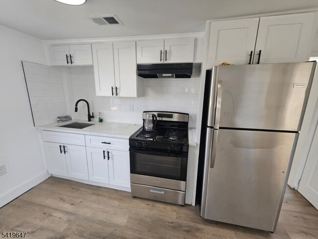 Building Photo - 611 New York Ave