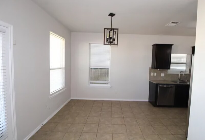 Building Photo - 2306 Jesse Dr