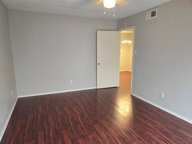 Building Photo - 6200 Ranchester Dr