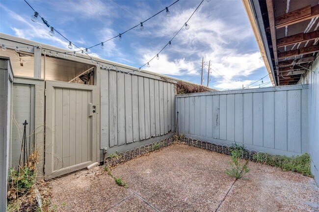 Building Photo - 6307 Del Monte Dr