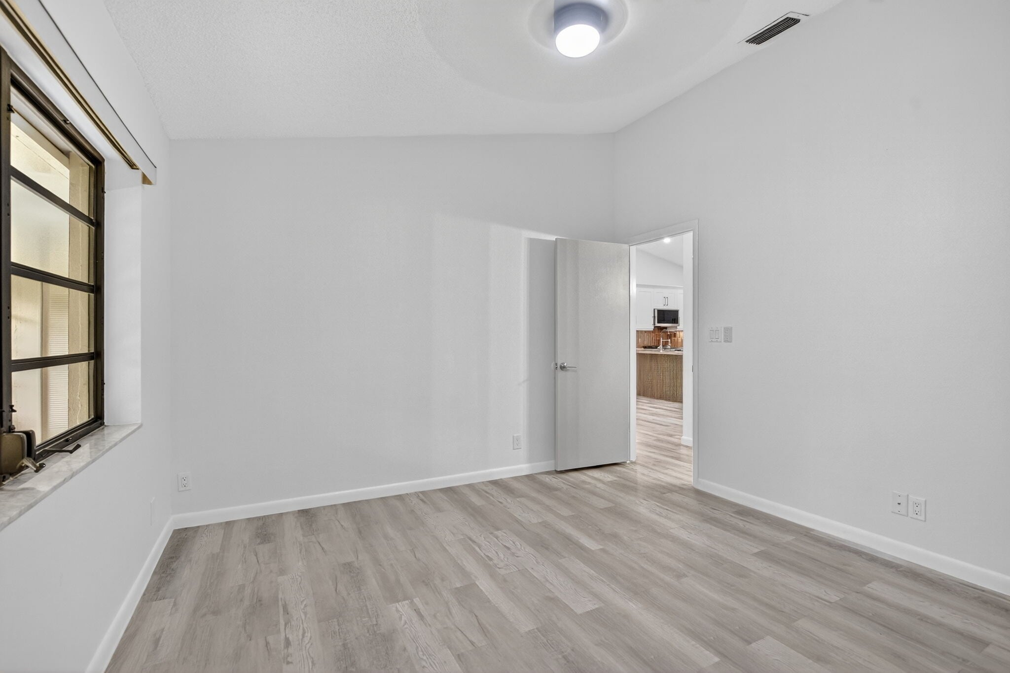 Building Photo - 22576 Vistawood Way