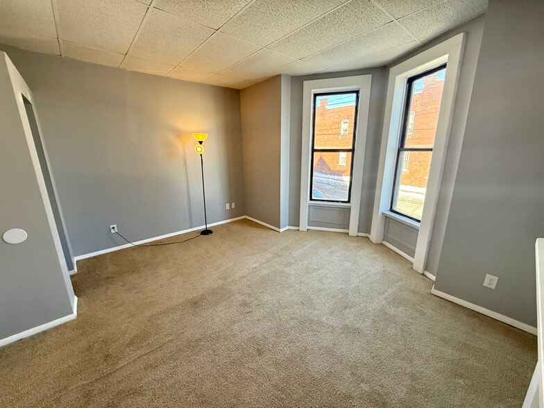 Building Photo - 1 Russell Pl