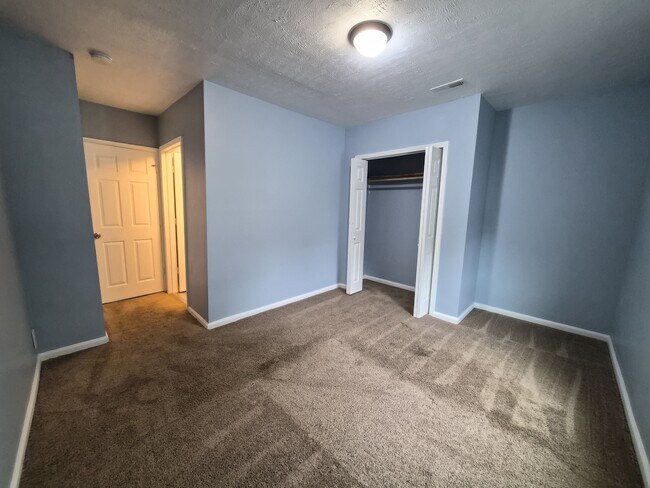 Building Photo - 33 N Sherman Dr